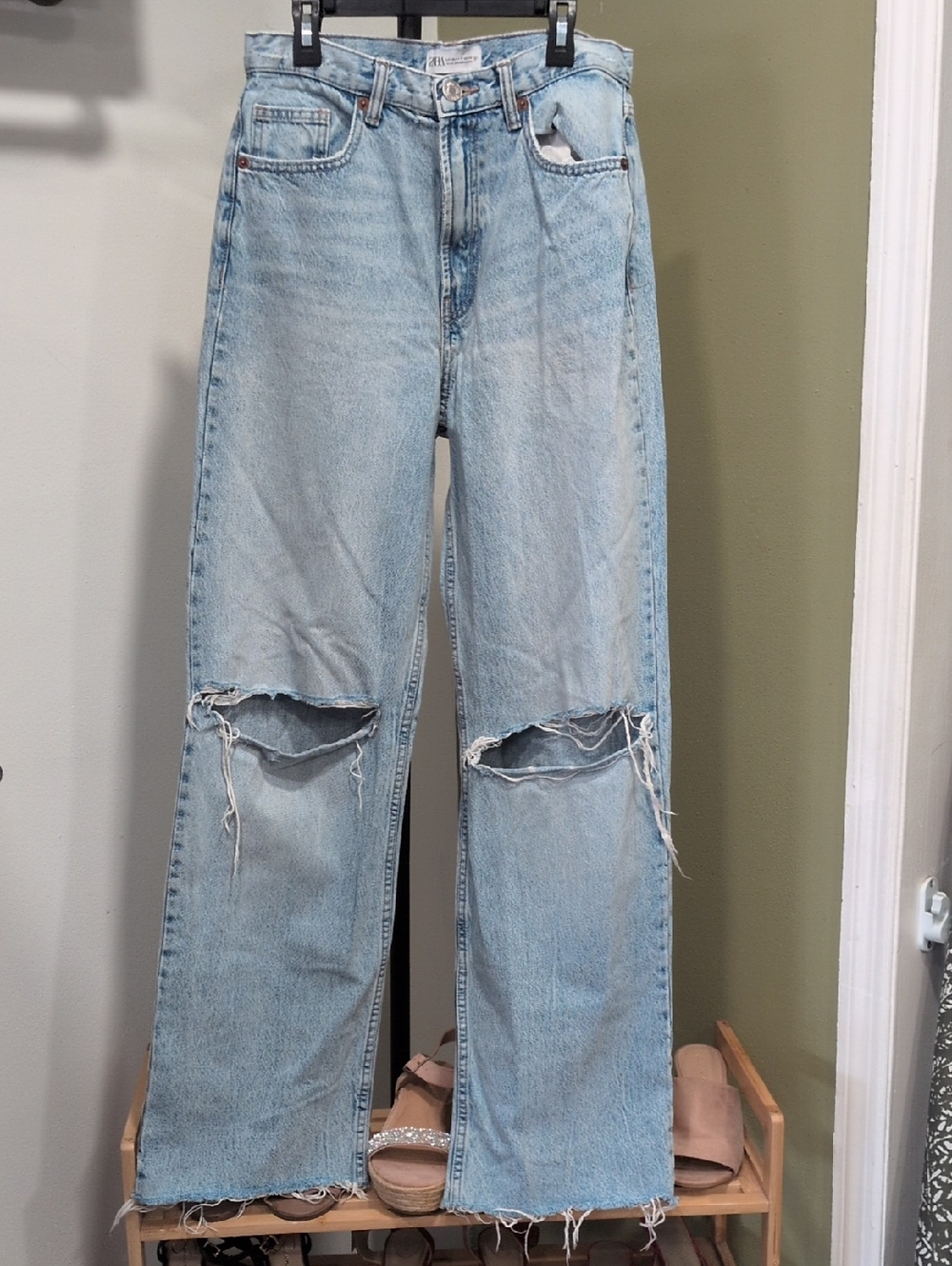 ZARA Light Wash Ripped Knee Jeans (6)